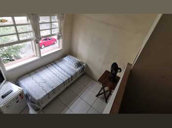 Roomgo BR - Quarto masculino  A 200 metros da Av. Paulista e metro Trianom Masp, Bela Vista - R$ 1.150 Por mês