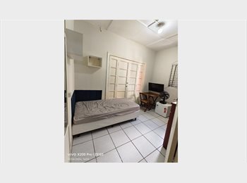 Roomgo BR - Quarto masculino  A 200 metros da Av. Paulista e metro Trianom Masp, Bela Vista - R$ 1.150 Por mês
