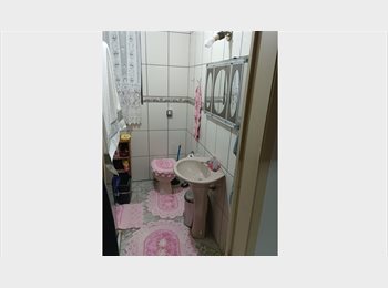 Roomgo BR - Alugo quarto mobiliado para moças, com guarda roupa, cama box. Sem roupa de cama e banho, sem traves, Porto Alegre - R$ 1.680 Por mês