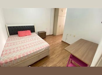 Roomgo BR - Ao lado do metrô, Copacabana - R$ 3.050 Por mês