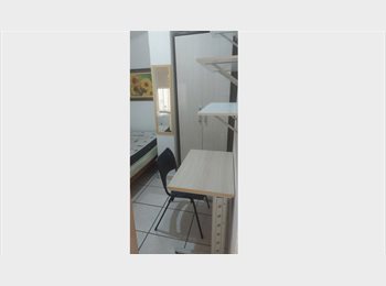 Roomgo BR - Otimo quarto individual com frigobar, Liberdade - R$ 880 Por mês