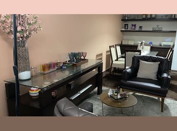 Roomgo BR - Alugo quarto mobiliado com banheiro privativo no Meireles, Fortaleza - R$ 1.300 Por mês