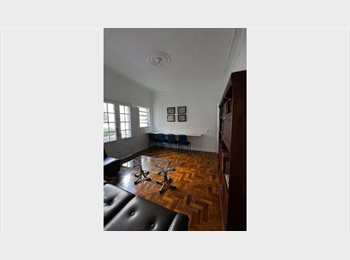 Roomgo BR - ALUGO QUARTOS PARA MOÇAS EM ICARAÍ, Niterói - R$ 650 Por mês