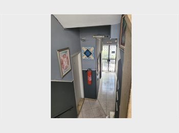 Roomgo BR - Suite Individual, Santa Cecilia - R$ 1.590 Por mês