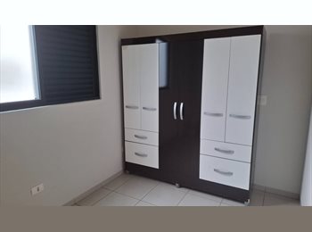 Roomgo BR - Quarto para moça - Ambiente de silêncio e paz, Maringá - R$ 1.400 Por mês