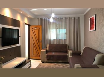 Roomgo BR - Alugo quarto semi-mobiliado, Brasil - R$ 900 Por mês