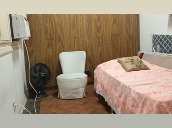 Roomgo BR - ALUGO QTO APTO DE FRENTE PRO MAR, Ipanema - R$ 3.499 Por mês