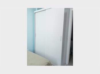 Roomgo BR - Quarto Privado para Mulheres, Joinville - R$ 950 Por mês