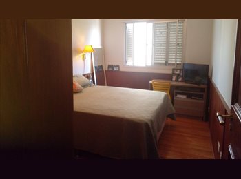 Roomgo BR - Quarto privativo mobiliado em excelente localização com vaga de garagem, Curitiba - R$ 2.200 Por mês