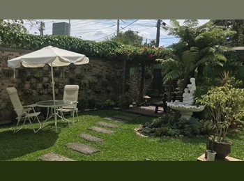 Roomgo BR - Alugo Suite com sacada, Curitiba - R$ 1.800 Por mês