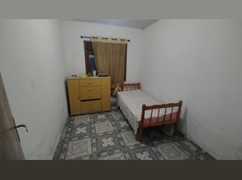 Roomgo BR - Alugo um quarto para solteiro (a), Itajaí - R$ 1.100 Por mês