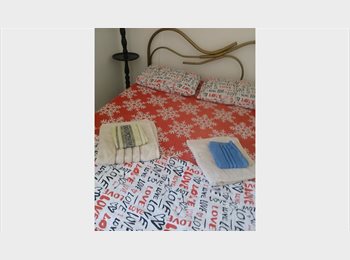 Roomgo BR - ALUGO EM APTO COM TV HI-FI LOCAL TRANQUILO ACONCHEGANTE., Fortaleza - R$ 800 Por mês