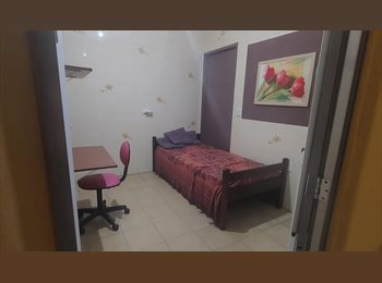 Roomgo BR - Quarto c/ banheiro estação Santo Amaro, Santo Amaro - R$ 1.097 Por mês