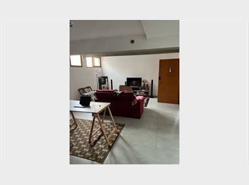 Roomgo BR - Quarto em Casa na Lapa - Qualidade de Moradia, Lapa - R$ 1.850 Por mês