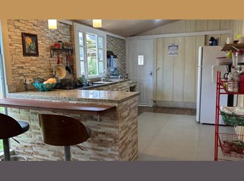 Roomgo BR - Moradia feminina no Campeche, Florianópolis - R$ 1.200 Por mês