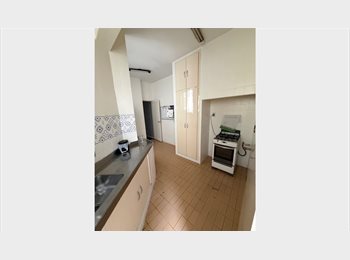 Roomgo BR - quarto feminino em copacabana, Copacabana - R$ 3.500 Por mês