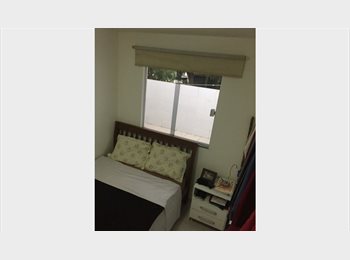 Roomgo BR - Quarto com banheiro privado, Humaitá - R$ 1.800 Por mês
