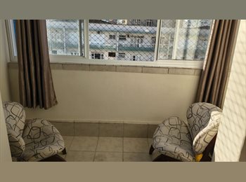 Roomgo BR - Sala, quarto e sacada privativas, Santos - R$ 0 Por mês