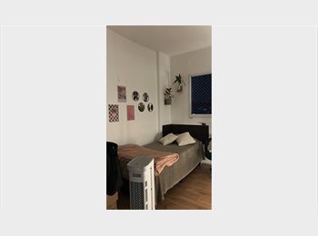 Roomgo BR - Quarto em Barueri, Carapicuíba - R$ 1.200 Por mês