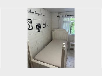 Roomgo BR - Suite no jardim botânico, Gávea - R$ 1.550 Por mês