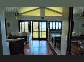 Roomgo BR - Quarto Mobiliado e Banheiro Privativo na Costa da Lagoa, Florianópolis - R$ 1.800 Por mês