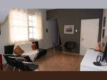 Roomgo BR - Quarto para mensalista na Agronomica, Florianópolis - R$ 1.300 Por mês