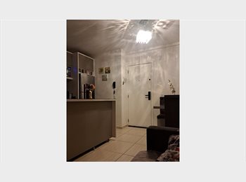 Roomgo BR - Alugo quarto em meu apartamento, Florianópolis - R$ 1.200 Por mês