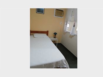 Roomgo BR - Alugo quarto acochegante em casa de vila, Botafogo - R$ 1.500 Por mês