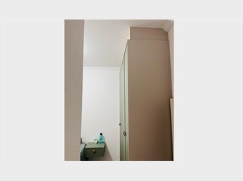Roomgo BR - Alugo quartos, Florianópolis - R$ 1.650 Por mês