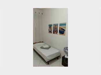 Roomgo BR - Apto com 3 Quartos (individual) em Copacabana, Copacabana - R$ 2.600 Por mês
