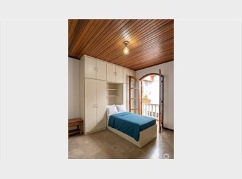 Roomgo BR - Quarto no Bairro Jardim das Américas - Entrada facilitada, Curitiba - R$ 950 Por mês