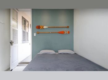 Roomgo BR - Quarto Amplo e Iluminado – Excelente Localização!, Lapa - R$ 1.200 Por mês