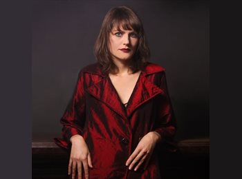 Roomgo BR - Tássia - 39 - Botafogo