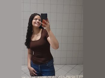 Roomgo BR - Kayla - 18 - Curitiba