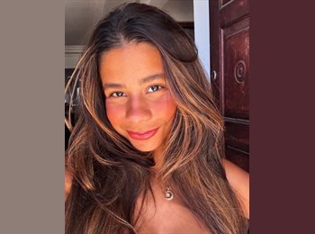 Roomgo BR - Julia  - 19 - Florianópolis