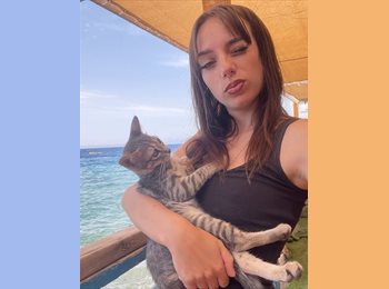 Roomgo BR - Célia - 22 - Liberdade