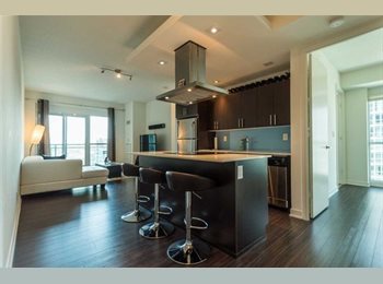 Roomgo CA - Renting a room at a beautiful condo with separate washroom, with 5 star amenities. , Toronto - $850 pcm