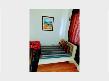 Roomgo CA - Private Personal room/Room for 2 girls,or for 1 in Shared, near Metro Parc/Frontenac/Saint Michal, Montréal - $390 pcm