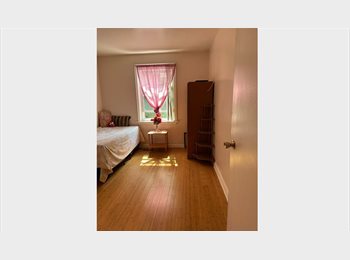Roomgo CA - Furnished room to rent for a student/Un cuarto amueblada para un estudiante, Toronto - $750 pcm