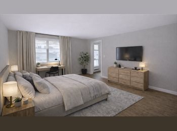 Roomgo CA - Cozy & Large Master bedroom with large Walk-in closet + possible parking, Toronto - $1,000 pcm