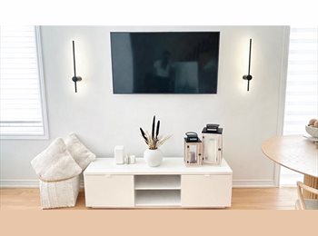 Roomgo CA - Bright, modern private room available in a freshly updated corner-unit townhouse in Etobicoke., Toronto - $1,300 pcm