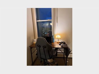 Roomgo CA - FEMALE ROOMMATE WANTED, Edmonton - $805 pcm