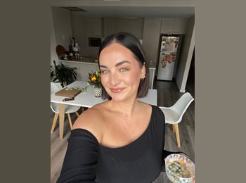 Roomgo CA - Jade - 30 - Calgary