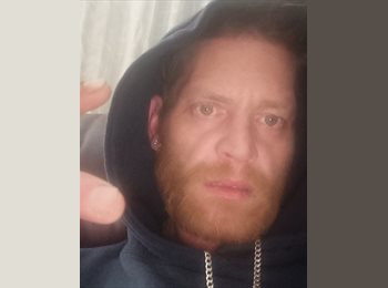 Roomgo CA - Christopher  - 44 - Canada