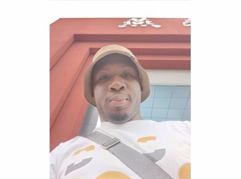 Roomgo CA - Diarra - 32 - Canada