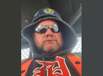 Roomgo CA - Andy - 34 - Canada