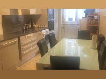 Roomgo CH - Jolie chambre à louer, Genève - 1 000 CHF / Mois