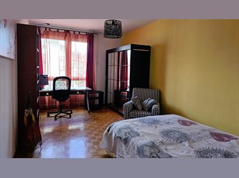 Roomgo CH - Grande chambre meublee, Genève - 1 100 CHF / Mois