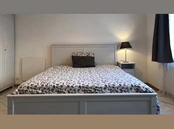 Roomgo CH - Grande chambre meublée, Lausanne - 680 CHF / Mois