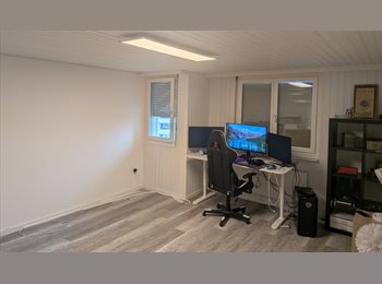 Roomgo CH - Geräumiges Zimmer In einer 4.5 Zimmer Wohnung in Zuzwil, St. Gallen - 1 000 CHF / Mois